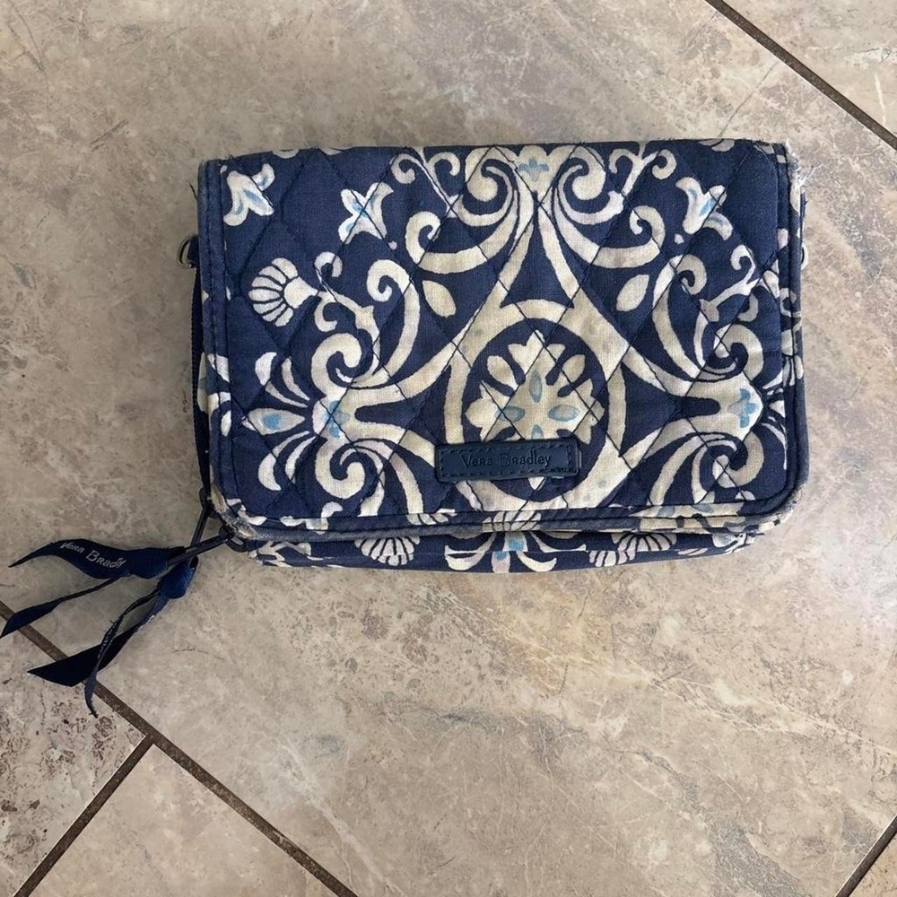 Vera Bradley Quilted Navy Blue White Floral Scrollwork RFID Clutch Wallet